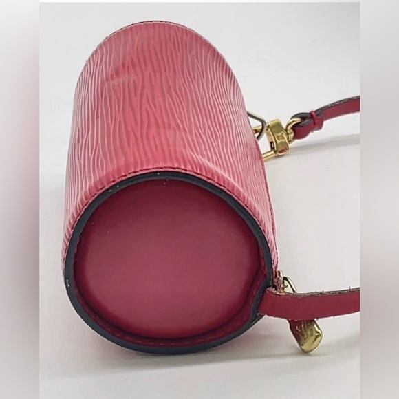 Authentic Louis Vuitton Epi Red Soufflo Pouch W/Bag - Picture 4 of 16